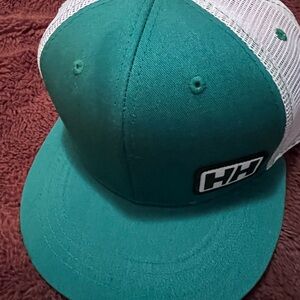NWOT Helly Hansen Casquette Green and White Cap